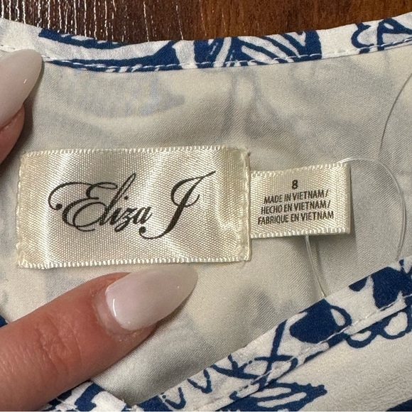 Eliza J Cold-Shoulder Puff Sleeve Dress – Blue & White Floral (Size 8) 💙✨ - Picture 4 of 7